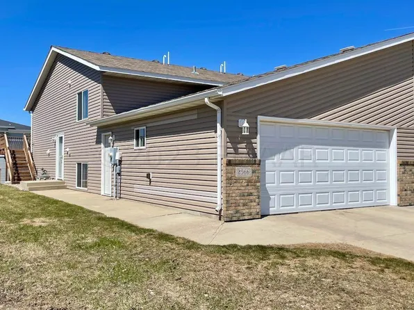 2566 Amber Valley Ct S, Fargo, ND 58104