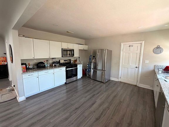 4th image of 2030 Calimyrna Ave
