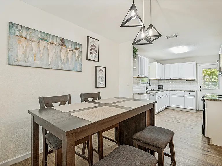 2214 Pine St — Photo 14