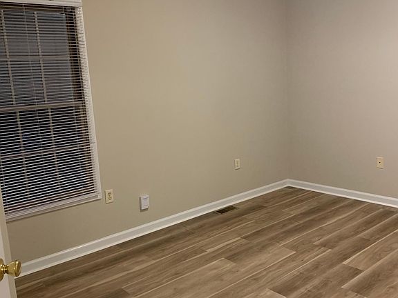 3rd image of 2042 Edgewood Dr #2