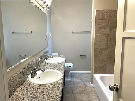 4th image of 12956 Archwood St