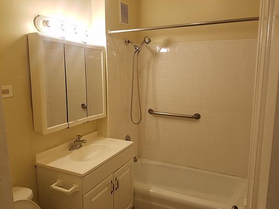 4th image of 3038 W Ainslie St #1