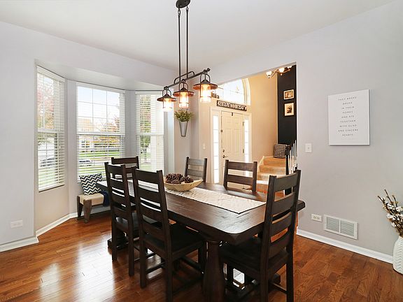 5th image of 3208 Drury Ln