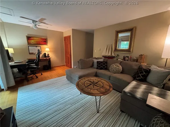 729 Castlegate Rd #729, South Charleston, WV 25303