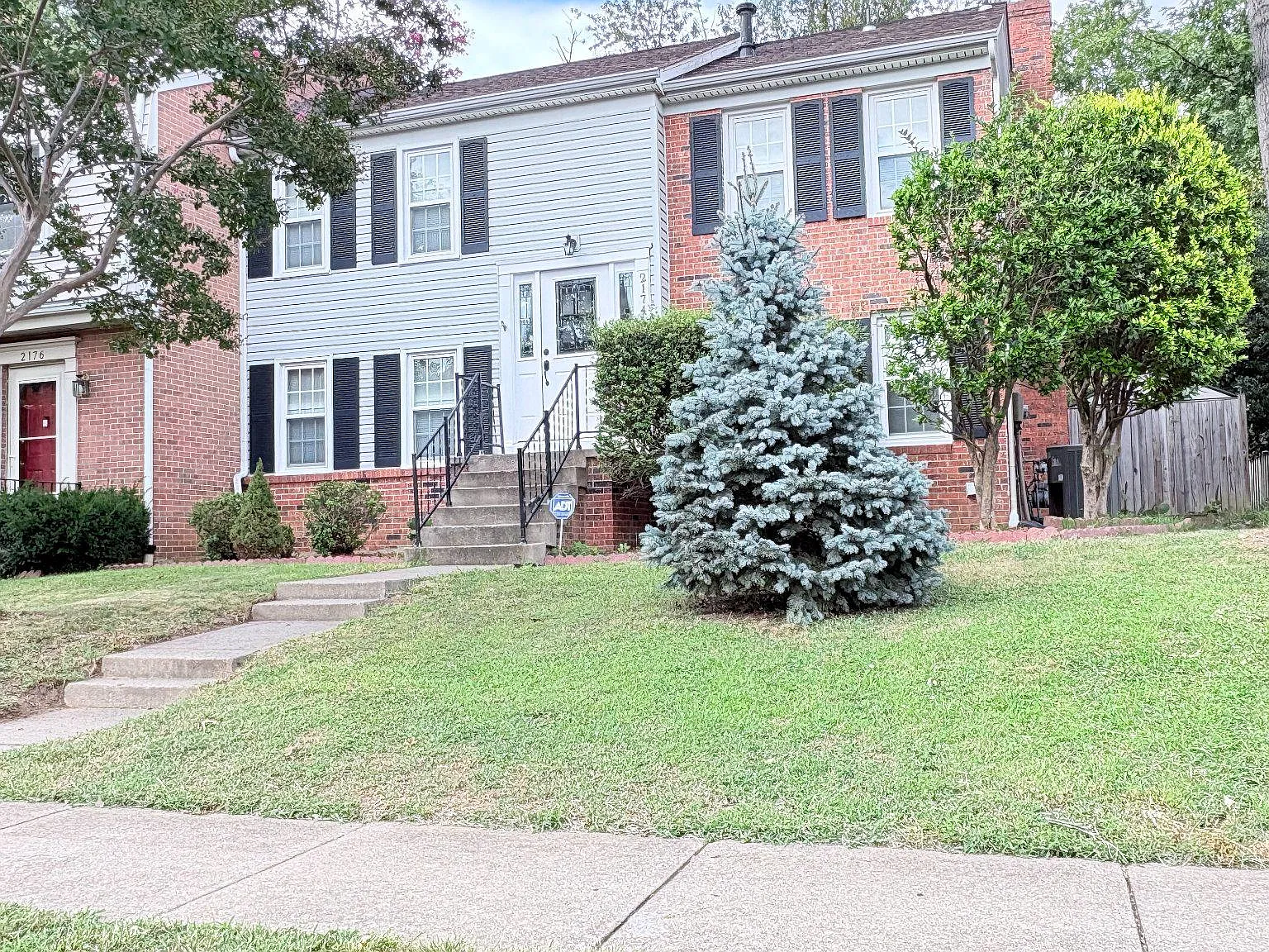 4 bed, 2.5 bath, 1612 sqft, $2,650 — Photo 1