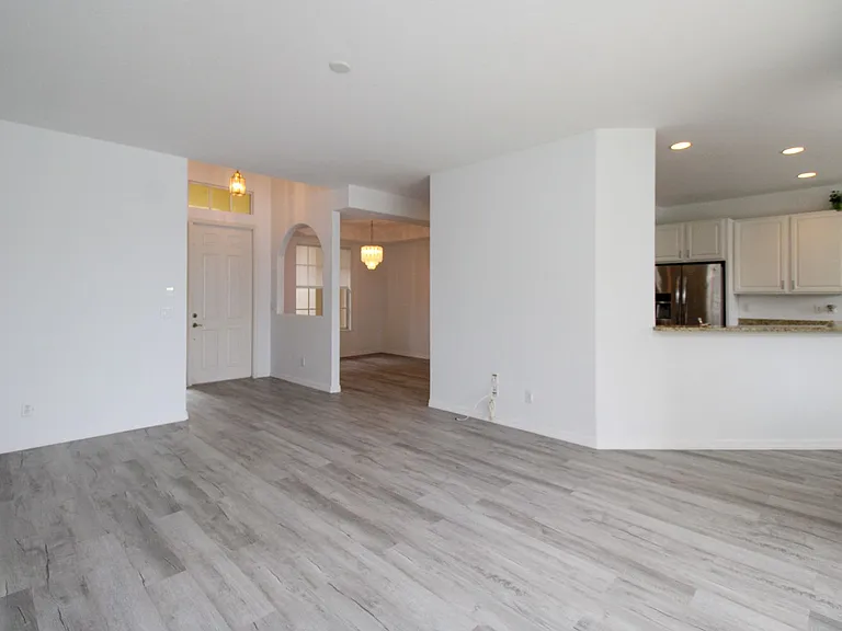 3927 Aurora Ct — Photo 7