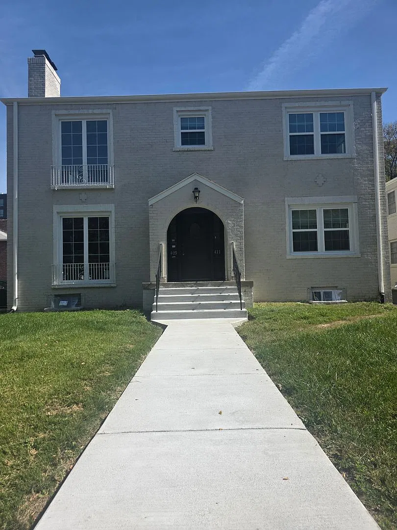 3 Bed in the heart of Blackstone District! Available Now! — Photo 1