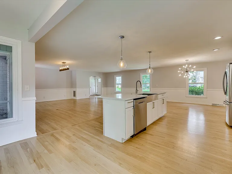 2111 Huron Dr — Photo 18