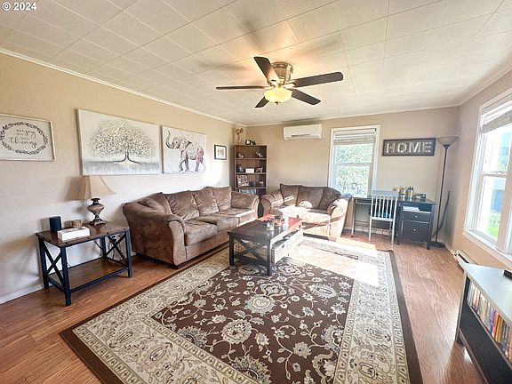 3rd image of 410 N Hyland Ln