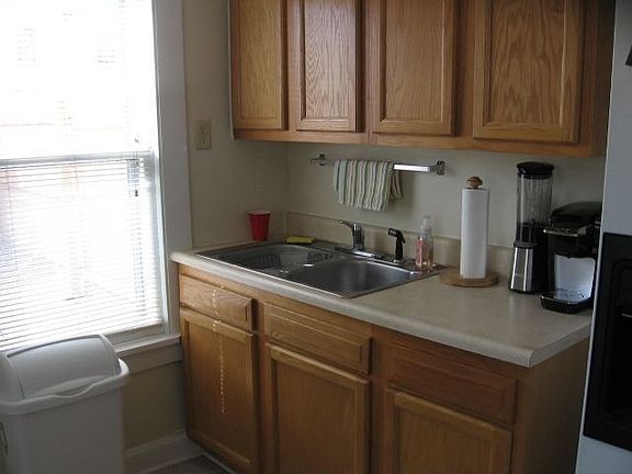 2nd image of 140 N Mulberry
