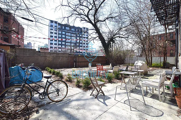 Rented by null | media 27