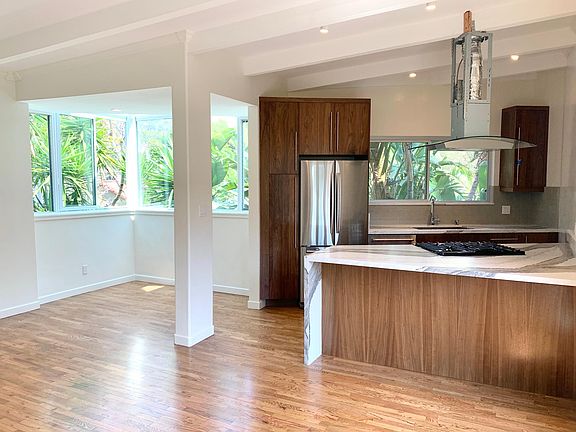 3rd image of 8600 Rugby Dr #27