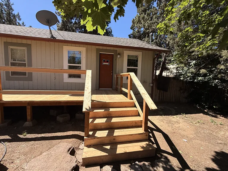 7 SW McKinley Ave — Photo 1