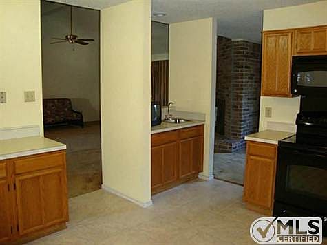 5th image of 2641 Fairmont Dr