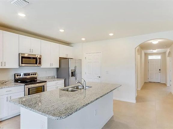 4th image of 725 Hadley St W #1