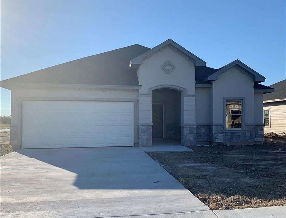 1st image of 107 Dyanez St