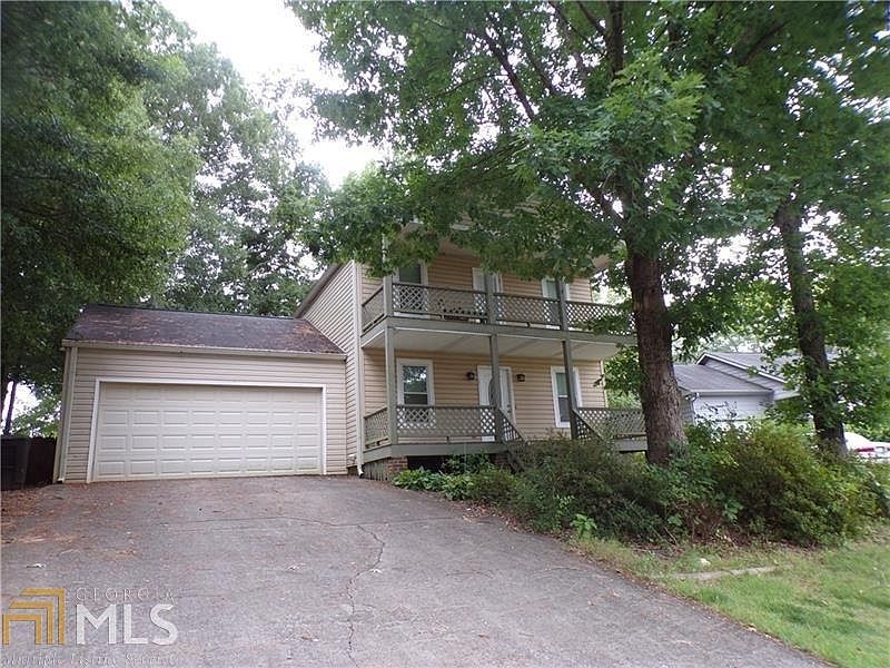 1st image of 120 Mayflower Cres