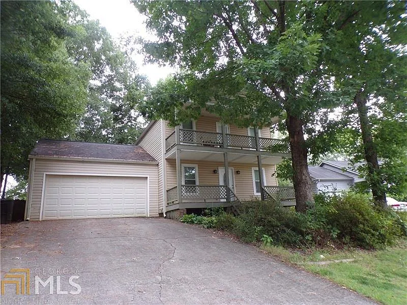 120 Mayflower Cres photo 1