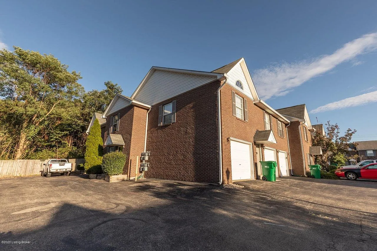 4520 Meadowlark Manor Ln — Photo 1