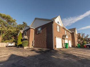 4520 Meadowlark Manor Ln, Louisville, KY 40245
