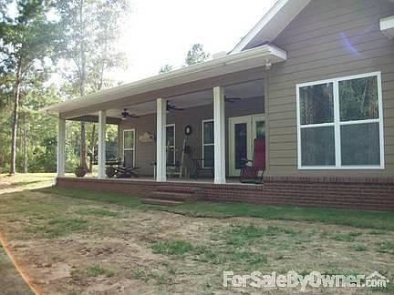 Garage
						:
						Two car garage with sink and storage room.