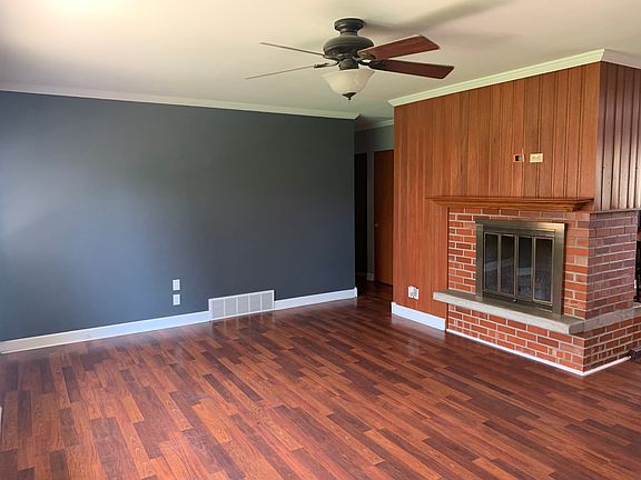 Living Room with fireplace