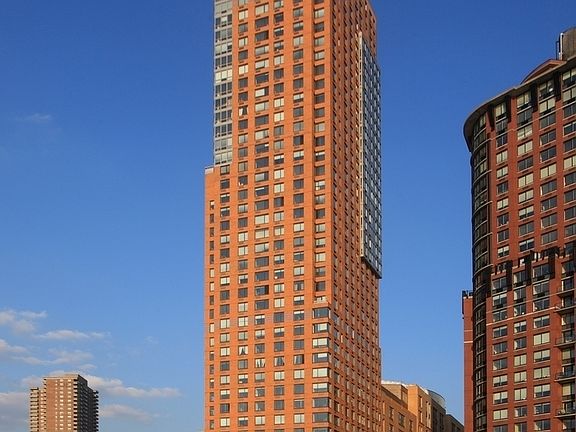 4th image of 41 River Ter APT 3707