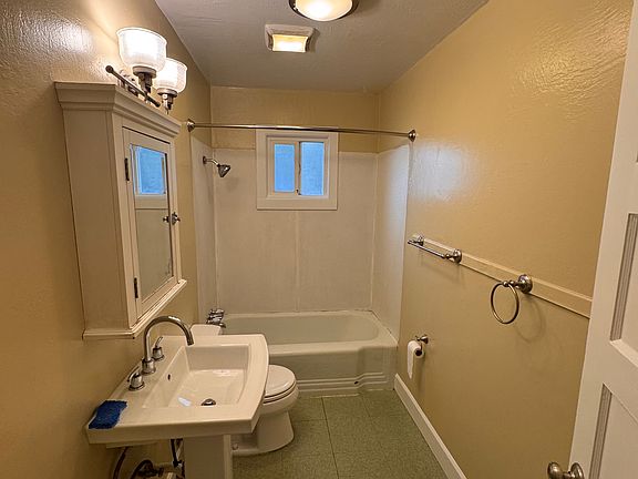 4th image of 201 H St APT B