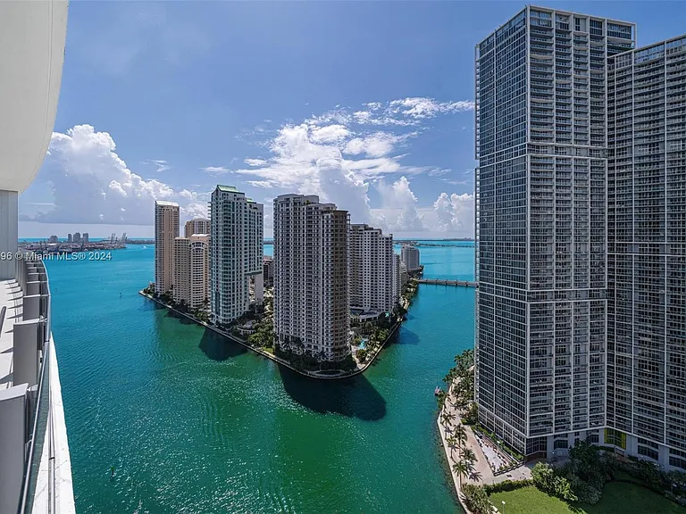 300 Biscayne Blvd #4707W — Photo 2