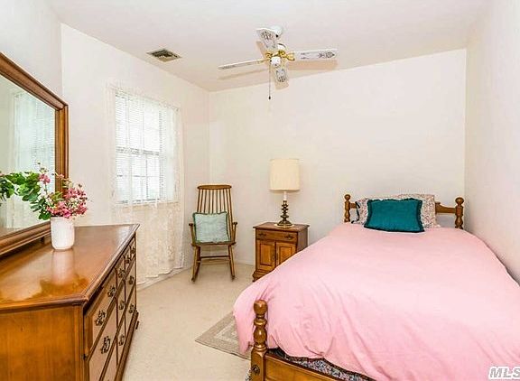 3rd image of 6 Knolls Dr