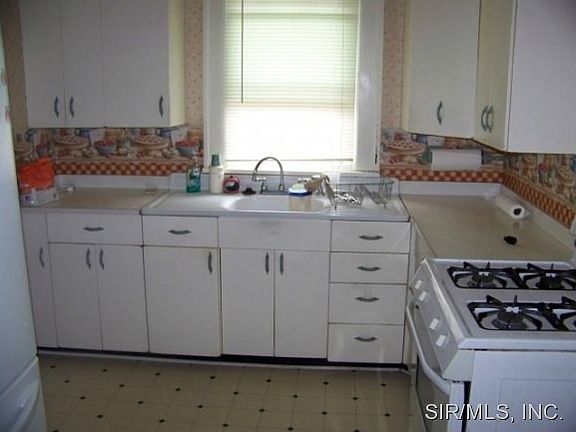 4th image of 212 E Hoehn St