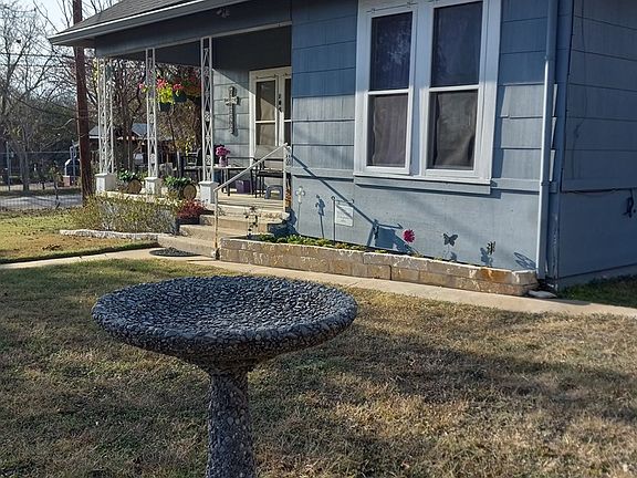 2nd image of 106 College St