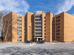 22500 Lake Rd, Rocky River, OH