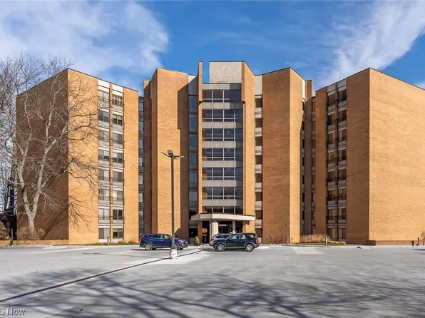 22500 Lake Rd, Rocky River, OH 44116