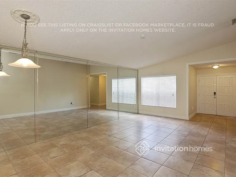11255 SW 143rd Ct — Photo 2