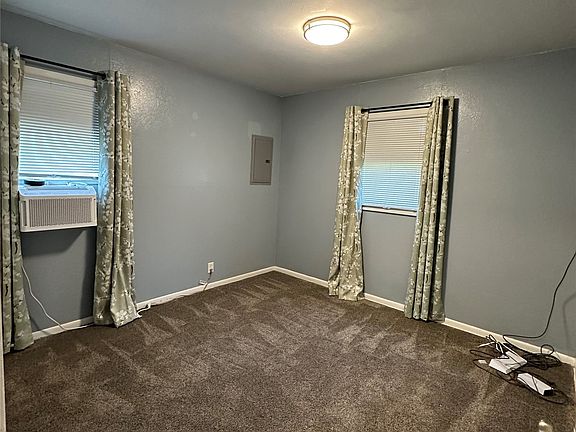 5th image of 204 SE A St