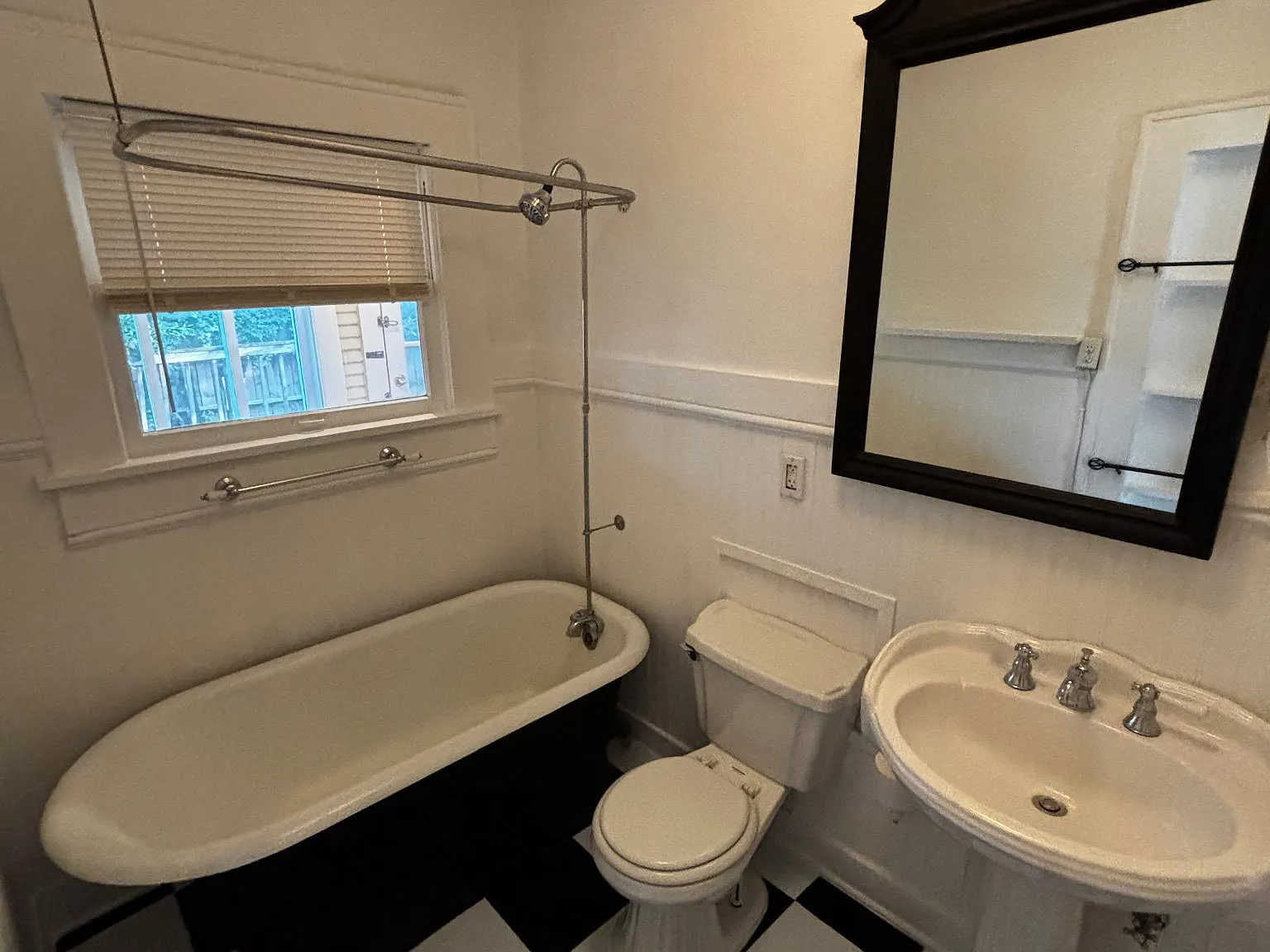2 bed, 1.5 bath, 1120 sqft, $1,400 — Photo 2
