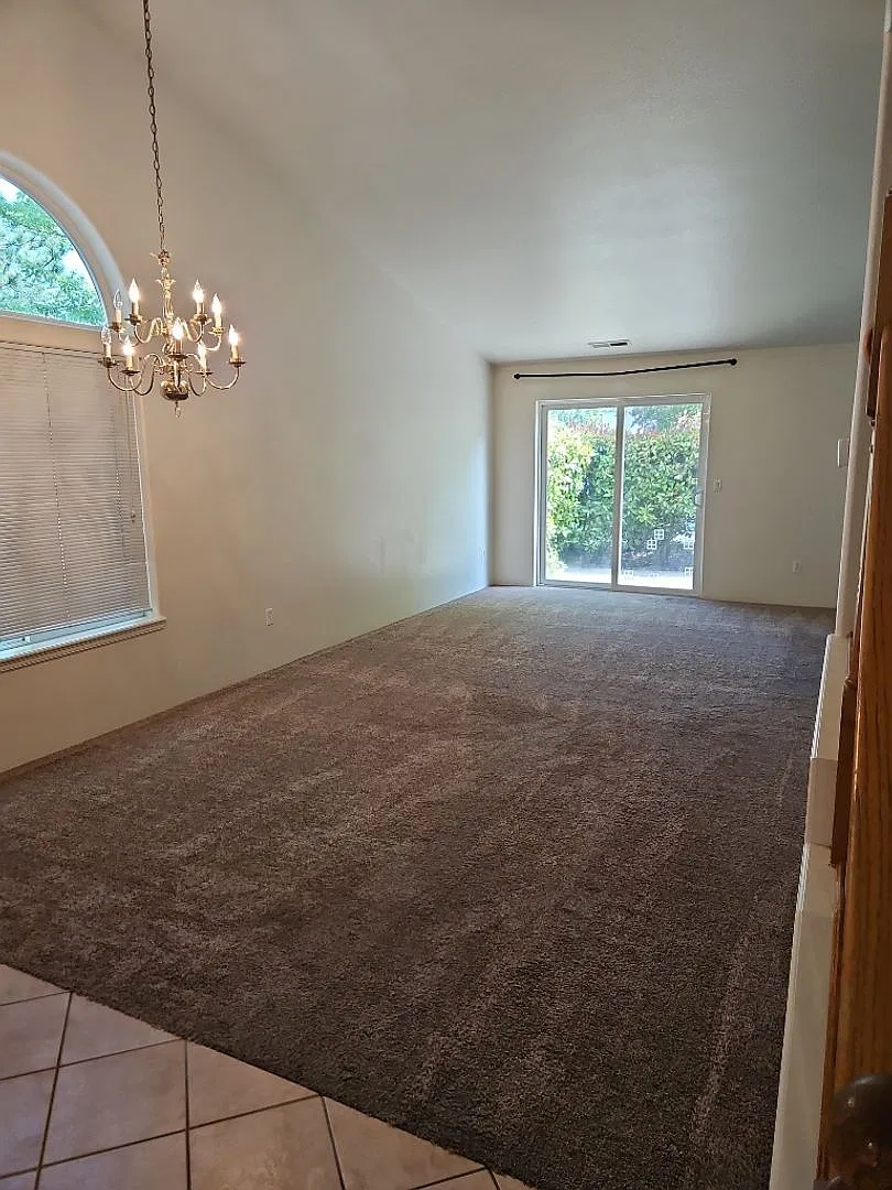 3 Bed, 2 Bath Townhouse in East Medford! — Photo 3