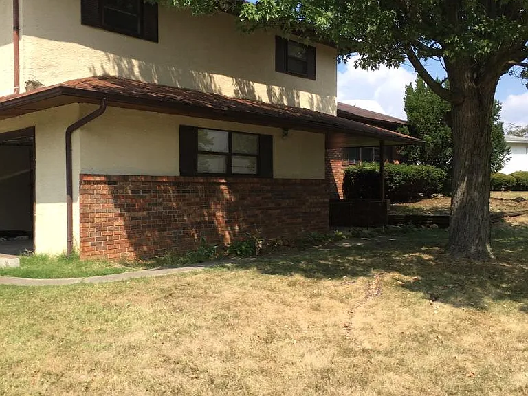 1239 Bradshire Dr — Photo 2