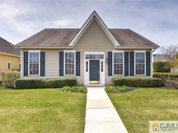 8 Stahl Ln, Cranbury, NJ 08512