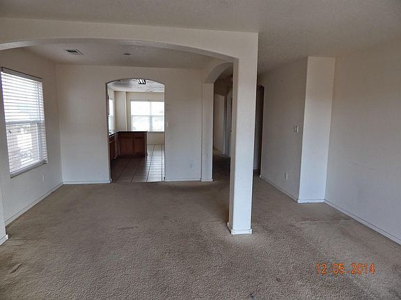 2 front room DSCN5816