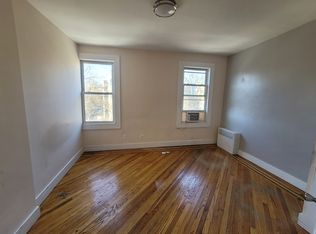 188 Scholes St #3F, Brooklyn, NY 11206
