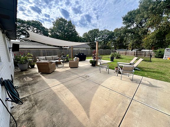 Massive yard and patio!