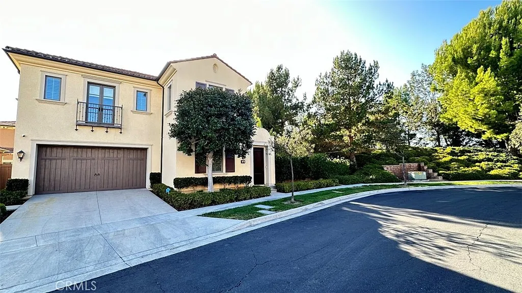 4 bed, 4.5 bath, 2753 sqft, $6,800 — Photo 2