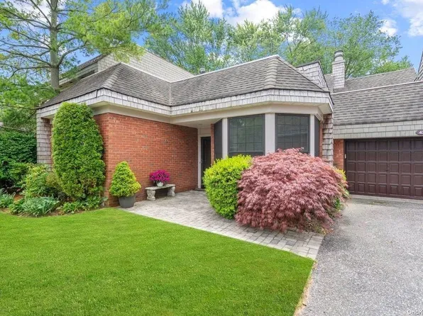 43 Admirals Drive E #43, Bay Shore, NY 11706
