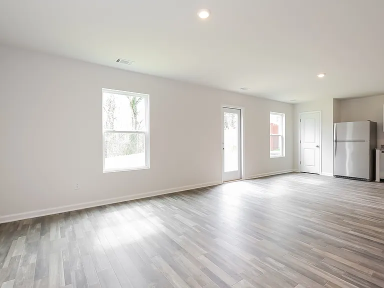 123 Colonial Walk — Photo 5