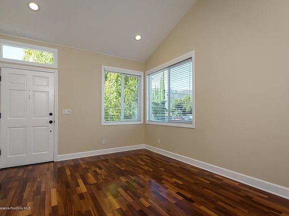 3rd image of 3121 Evelyn St