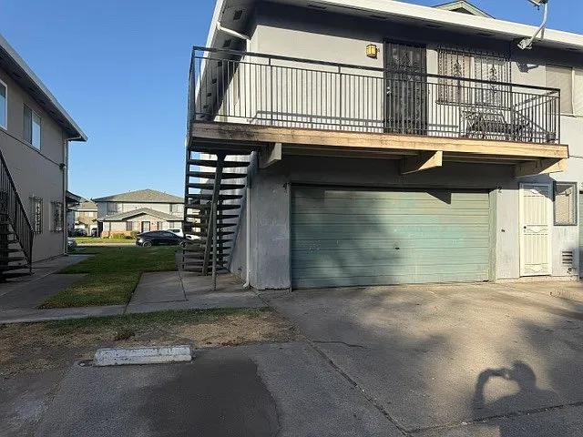 2 bed, 1.0 bath, 840 sqft, $1,795 — Photo 3