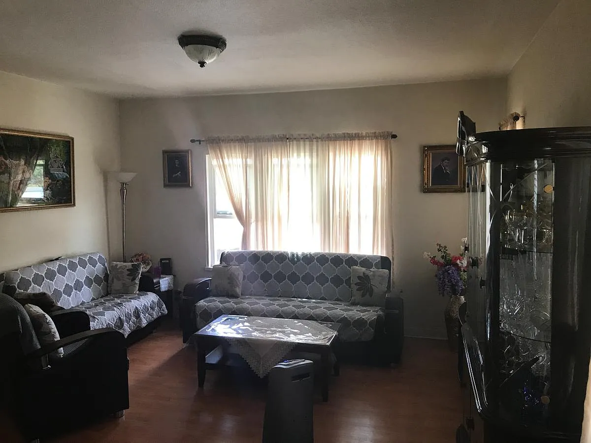 501 S Verdugo Rd — Photo 3