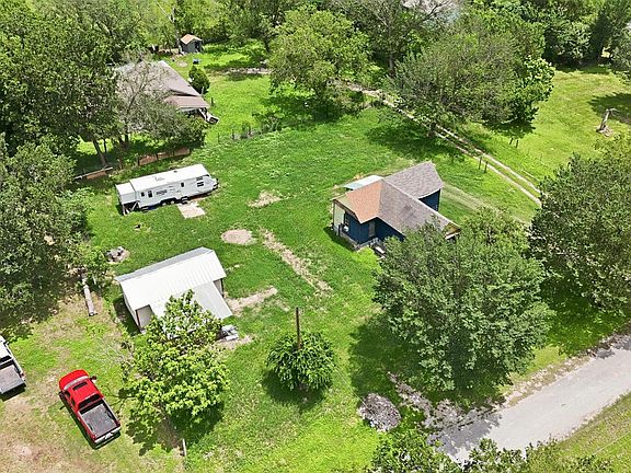 5th image of 148 Brenham St